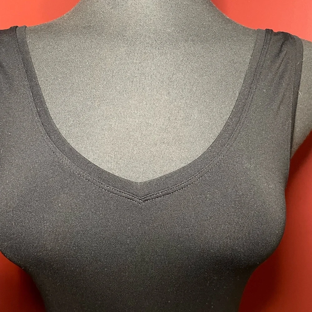 WHBM Tank Top - Picture 2 of 4